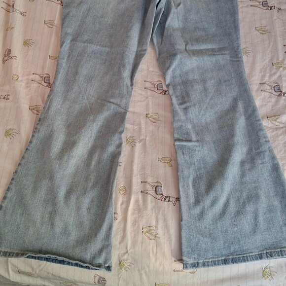 MAURICES Classic M Jeans 16 Flare - Picture 4 of 4